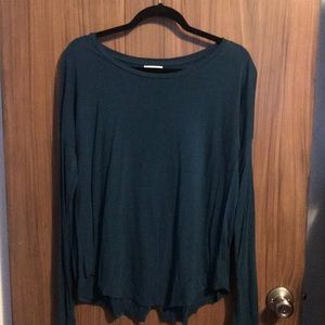 Super fun and flirty long sleeve turquoise top-L